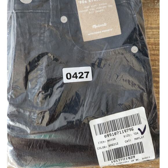 NWT Madewell The Tall '90s Straight Jean Black 24T - Picture 11 of 11